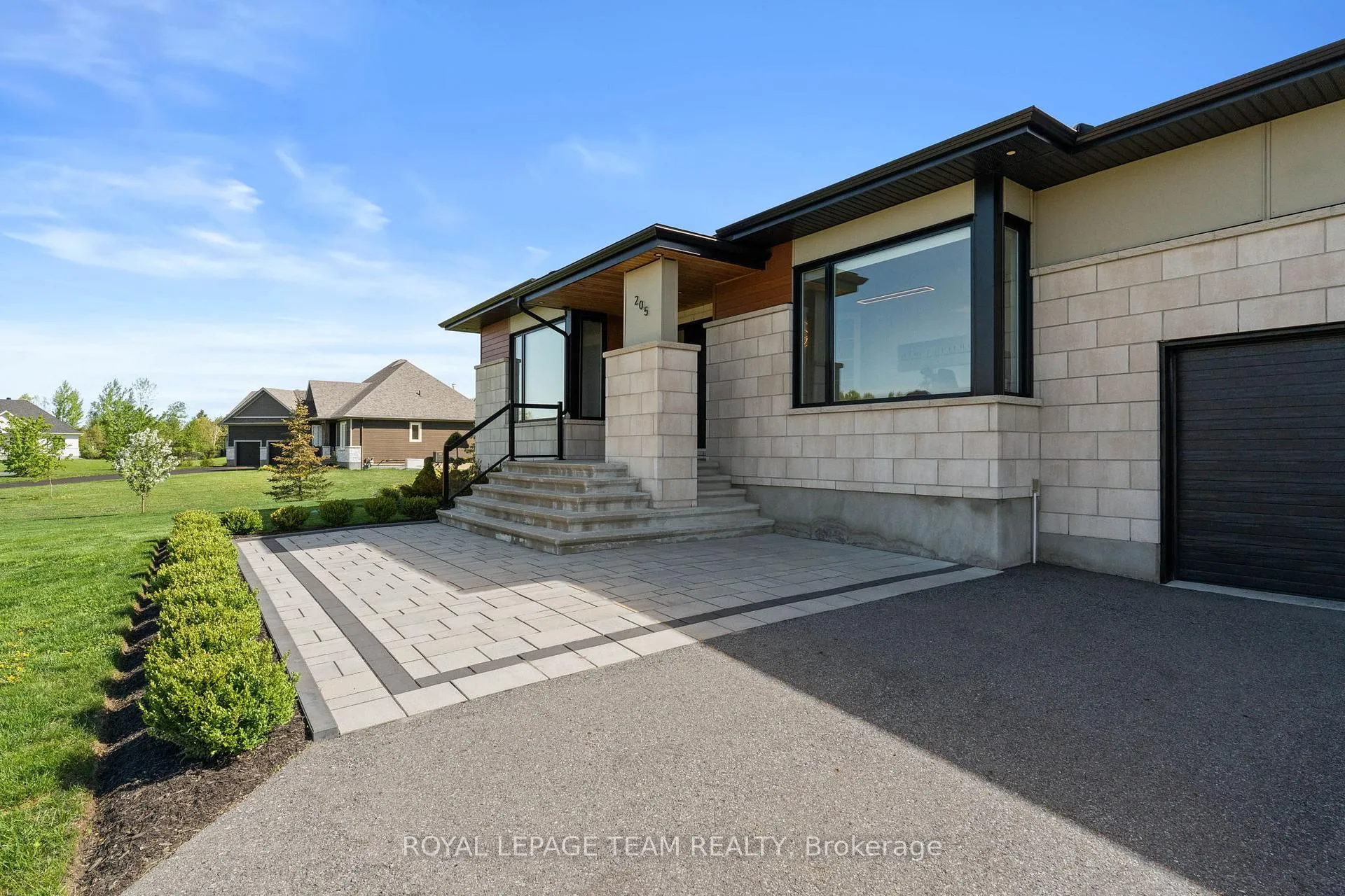 Photo 2 of 205 Summerview Terrace, Ottawa, Greely — HOMEH