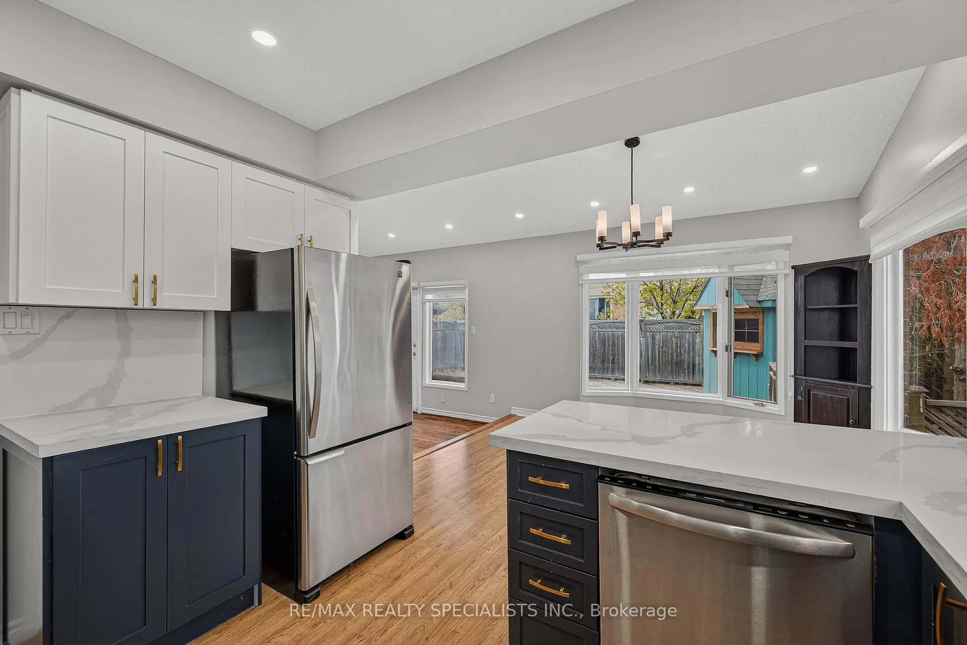 Photo 20 of 19 Longyear Drive, Hamilton, Waterdown — HOMEH