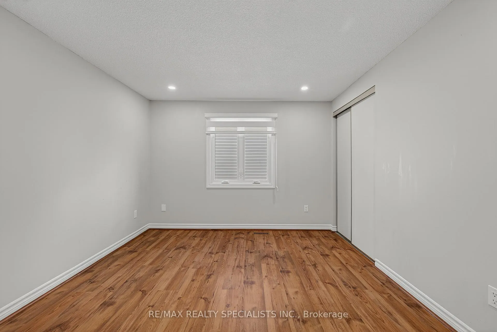 Photo 28 of 19 Longyear Drive, Hamilton, Waterdown — HOMEH