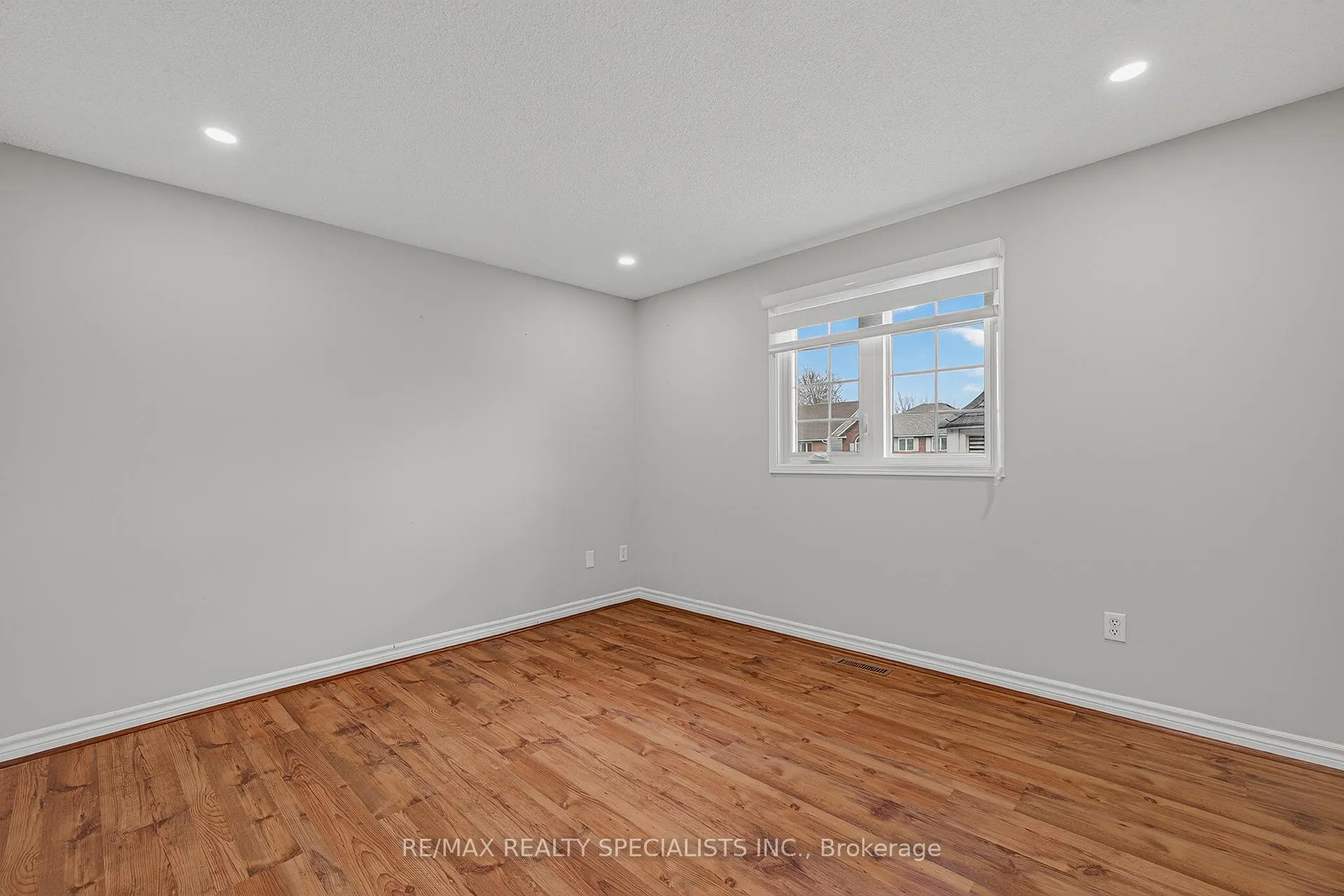 Photo 29 of 19 Longyear Drive, Hamilton, Waterdown — HOMEH