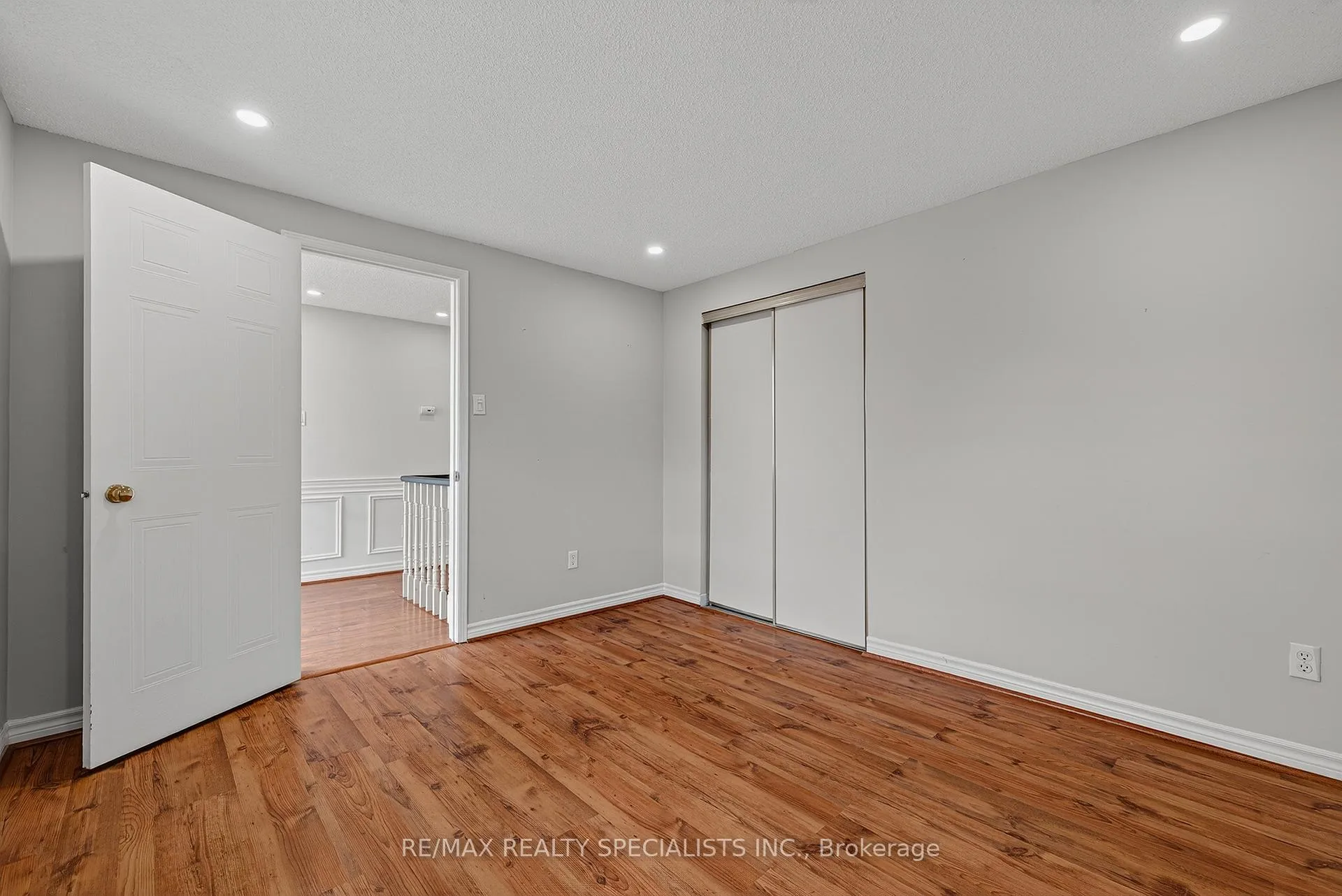 Photo 30 of 19 Longyear Drive, Hamilton, Waterdown — HOMEH