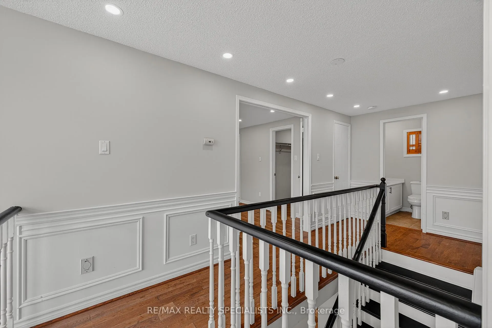 Photo 31 of 19 Longyear Drive, Hamilton, Waterdown — HOMEH
