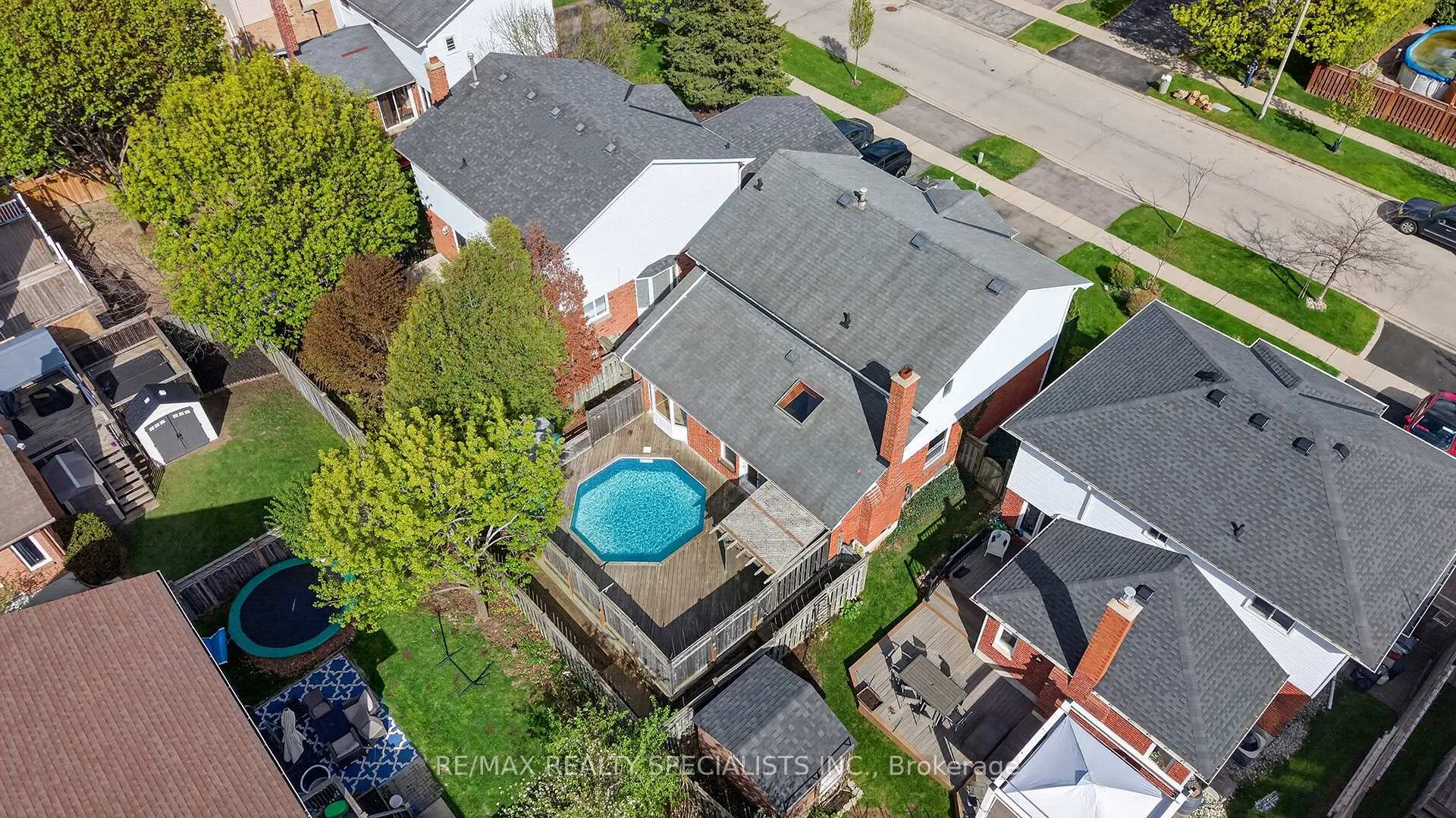 Photo 35 of 19 Longyear Drive, Hamilton, Waterdown — HOMEH