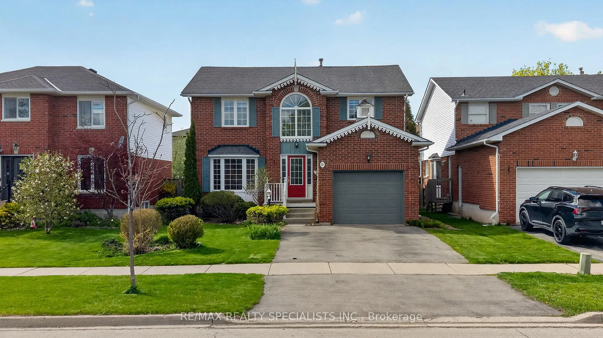 Photo 36 of 19 Longyear Drive, Hamilton, Waterdown — HOMEH