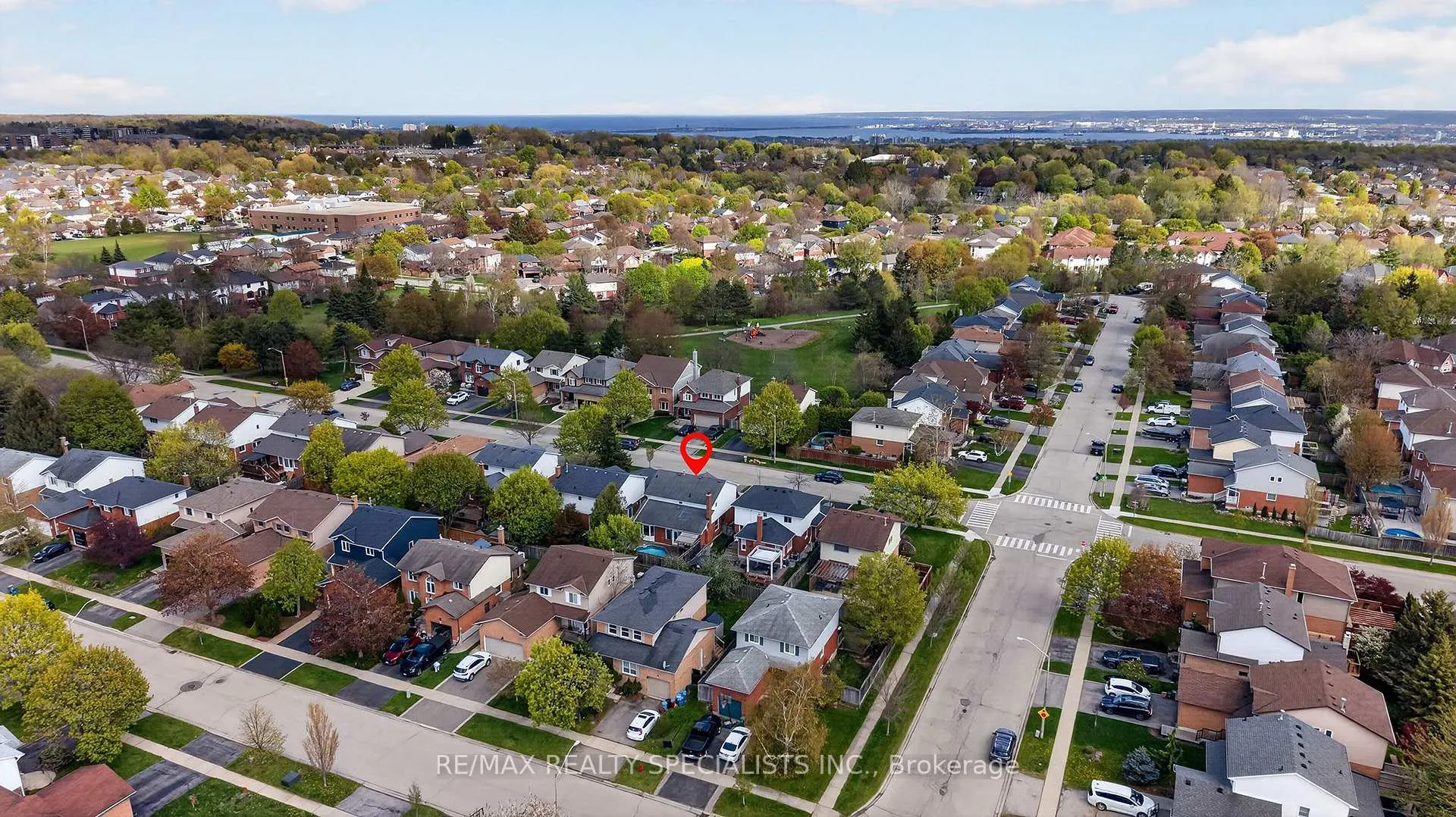 Photo 38 of 19 Longyear Drive, Hamilton, Waterdown — HOMEH