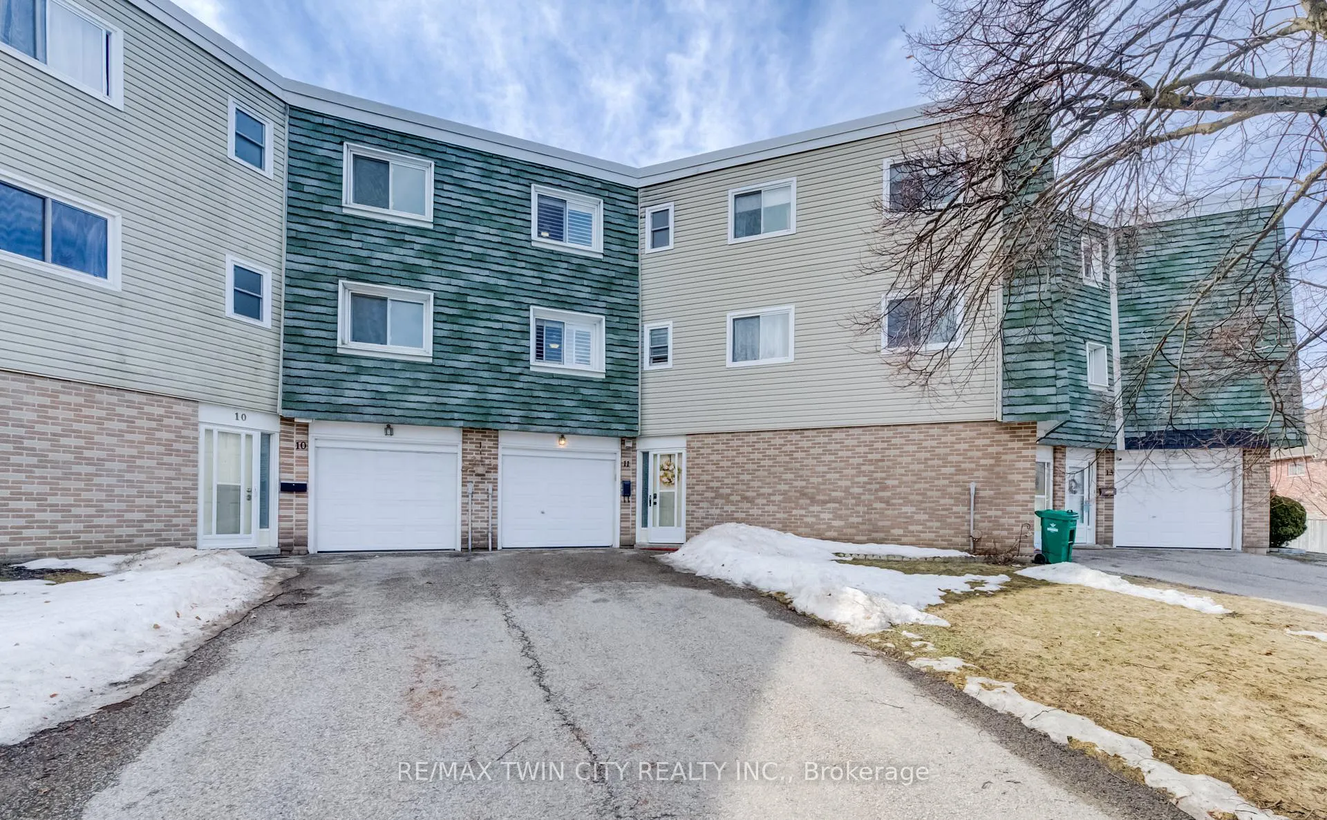 Photo 2 of Unit 11, 60 Elmsdale Drive, Kitchener, Laurentian Hills — HOMEH