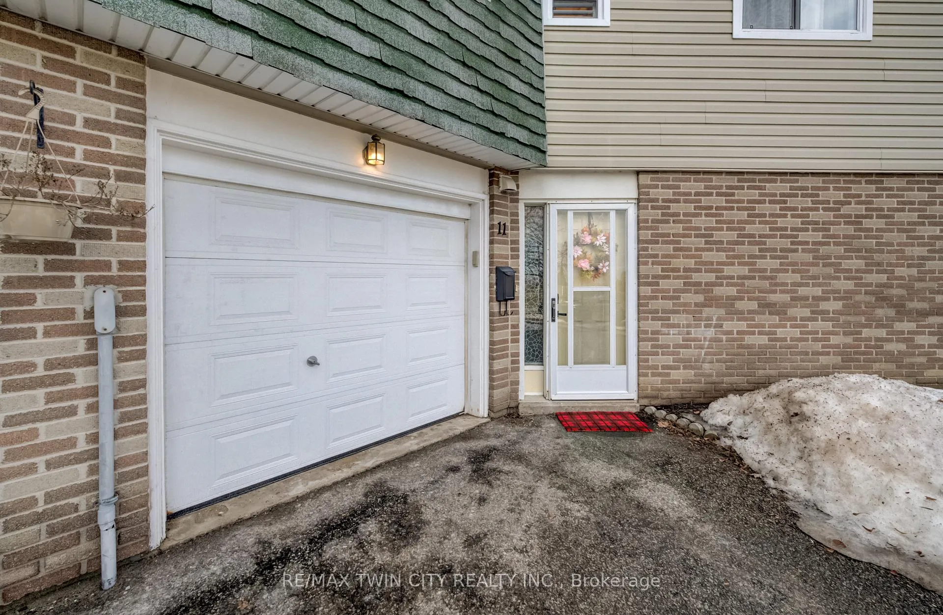 Photo 3 of Unit 11, 60 Elmsdale Drive, Kitchener, Laurentian Hills — HOMEH