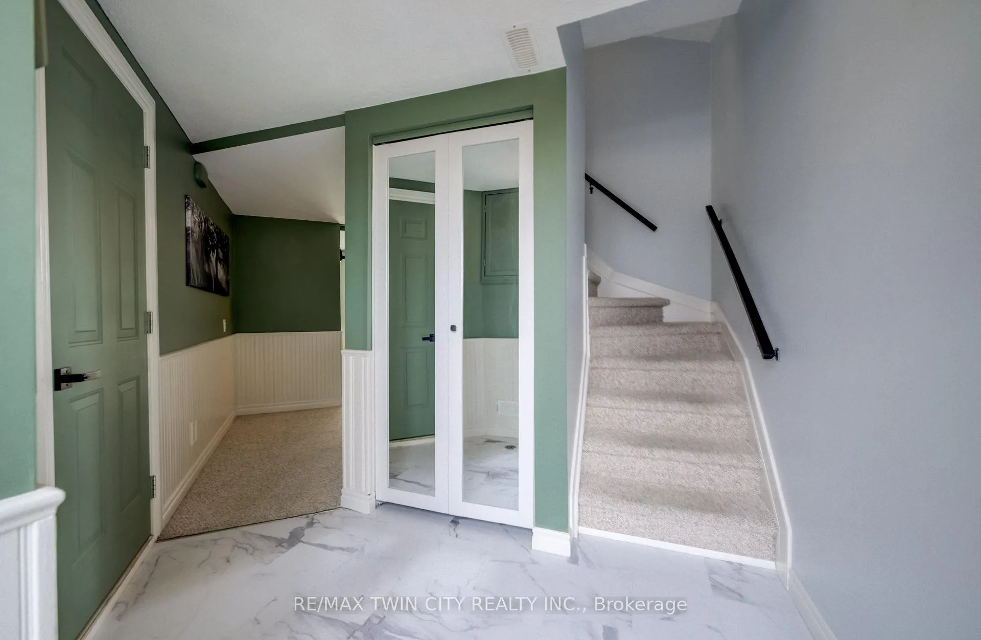 Photo 4 of Unit 11, 60 Elmsdale Drive, Kitchener, Laurentian Hills — HOMEH