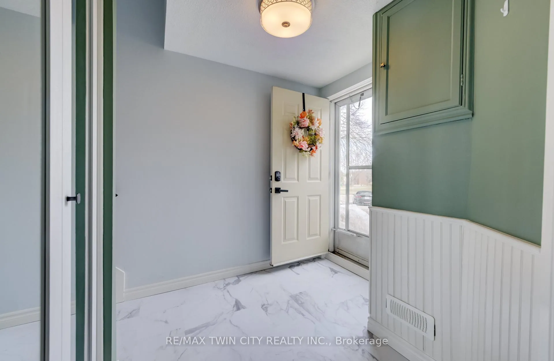 Photo 5 of Unit 11, 60 Elmsdale Drive, Kitchener, Laurentian Hills — HOMEH