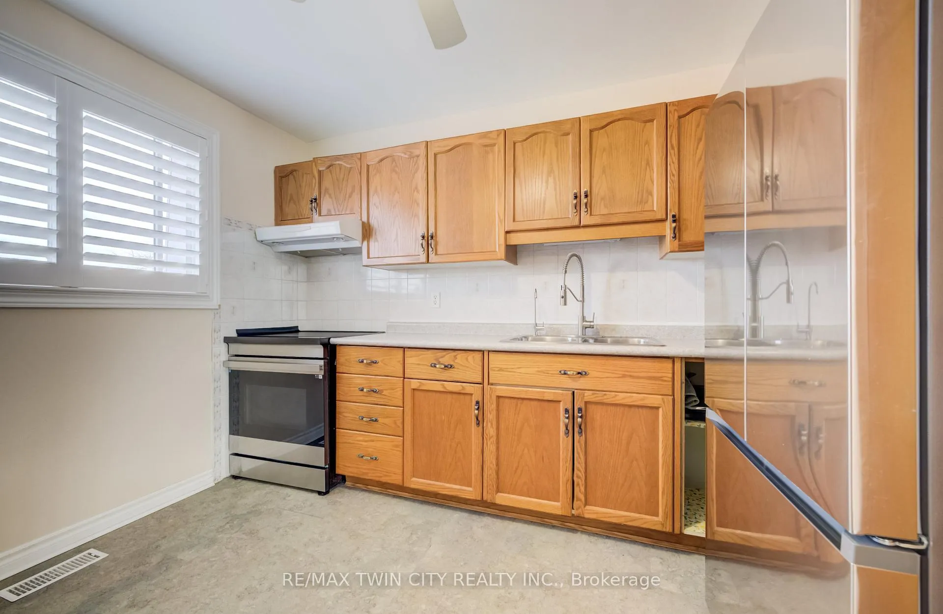 Photo 18 of Unit 11, 60 Elmsdale Drive, Kitchener, Laurentian Hills — HOMEH