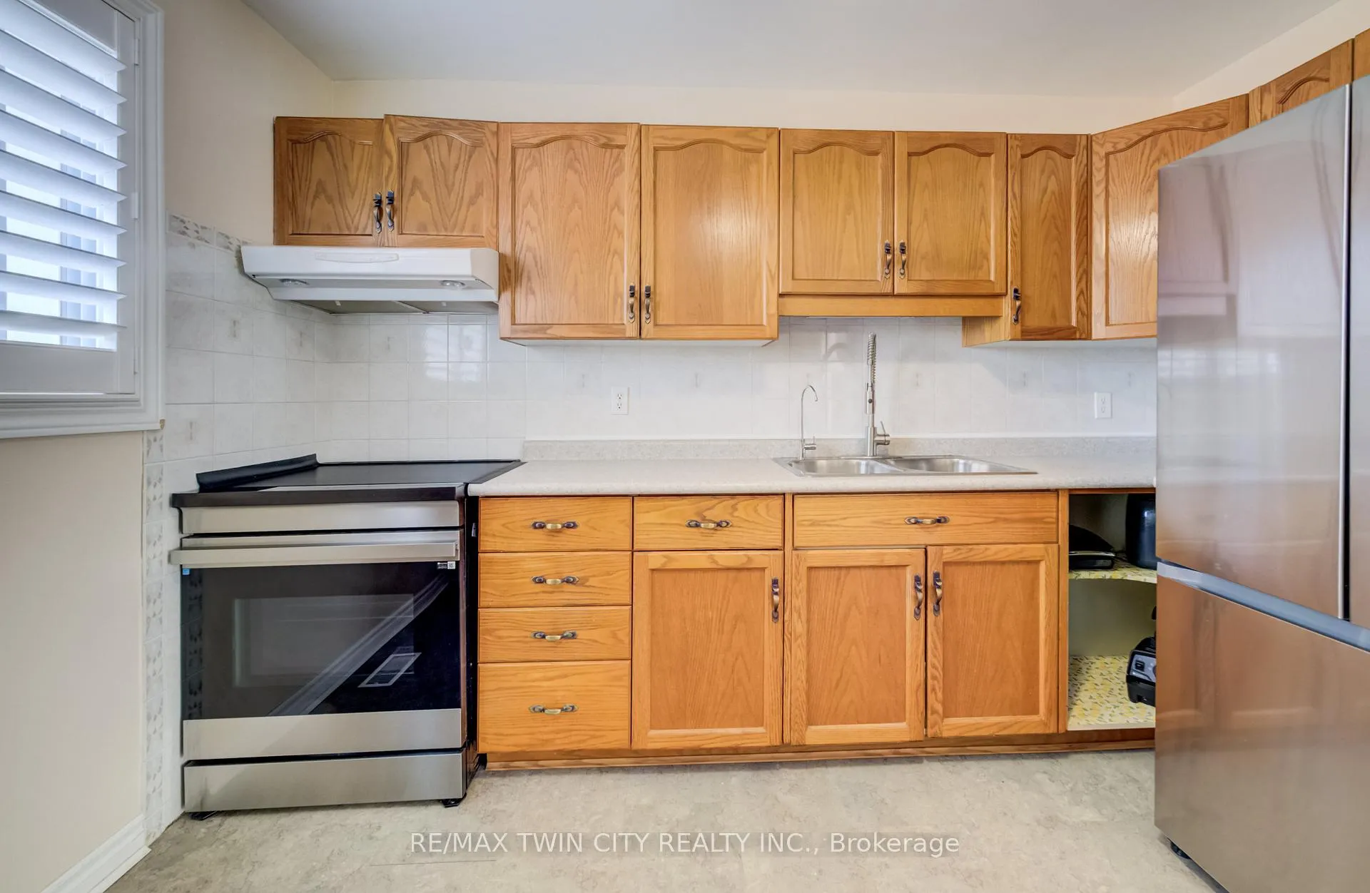 Photo 21 of Unit 11, 60 Elmsdale Drive, Kitchener, Laurentian Hills — HOMEH