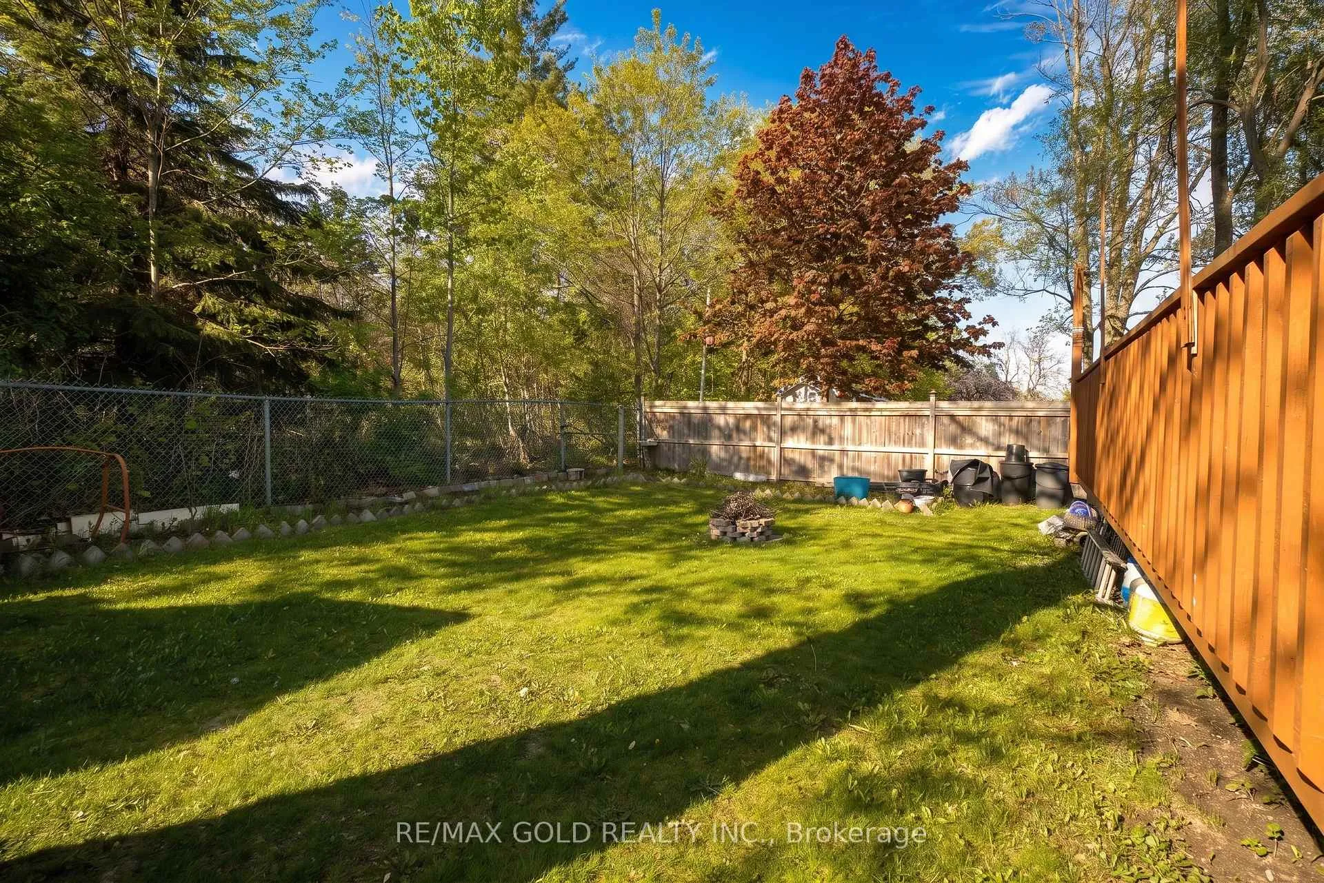 Photo 3 of 246 Edgehill Drive, Barrie, Letitia Heights — HOMEH