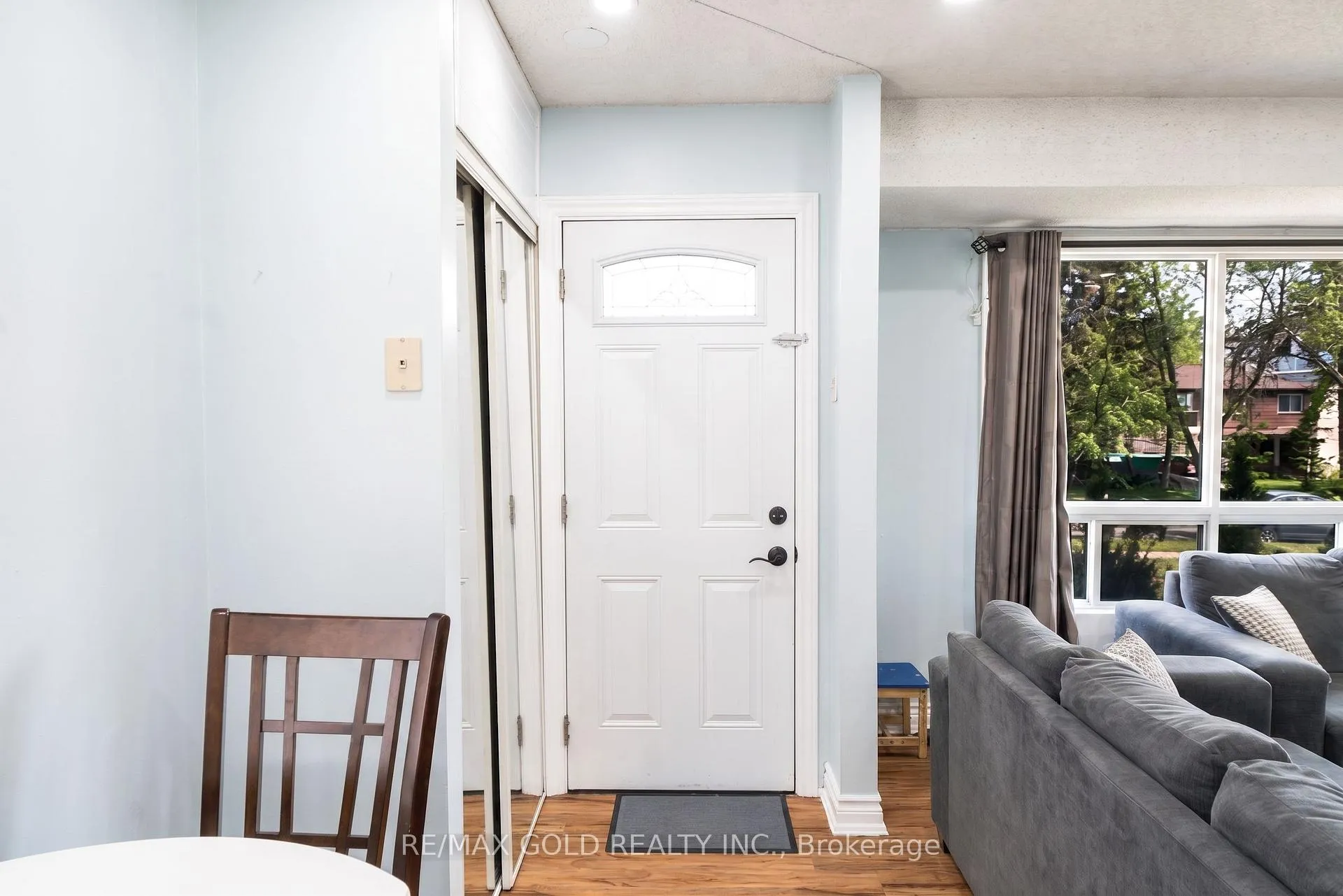 Photo 5 of 246 Edgehill Drive, Barrie, Letitia Heights — HOMEH