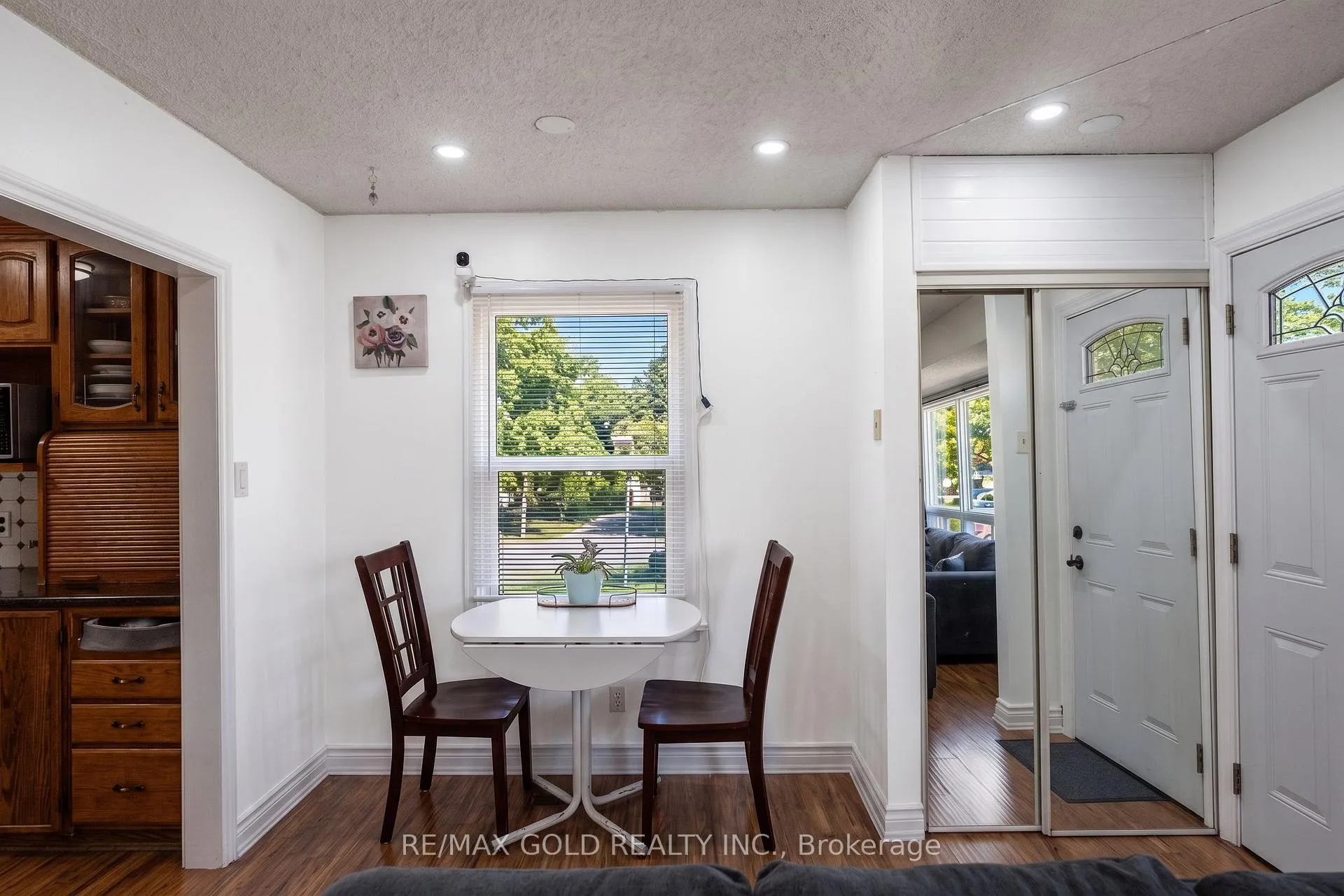 Photo 6 of 246 Edgehill Drive, Barrie, Letitia Heights — HOMEH