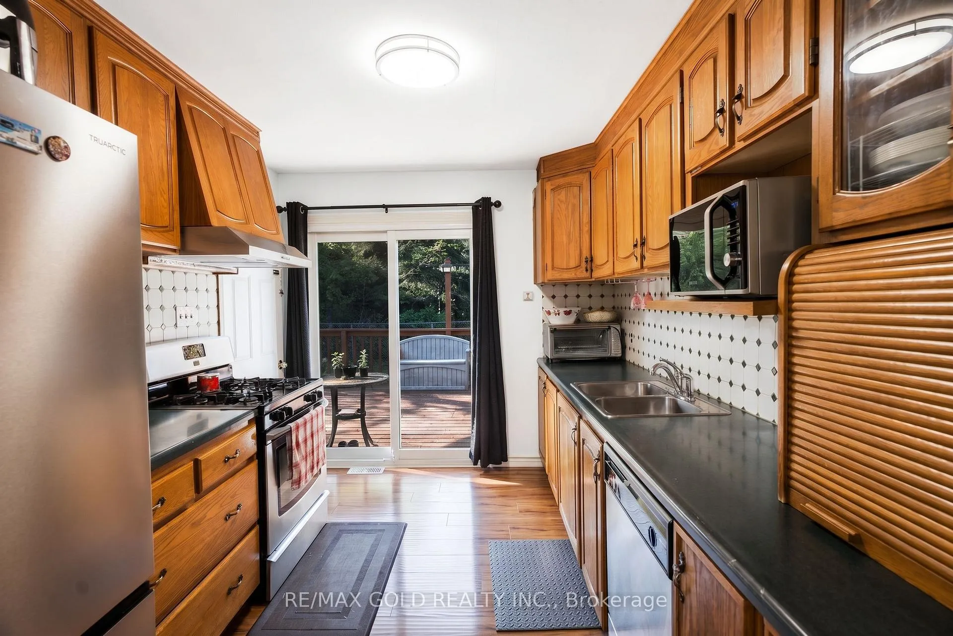 Photo 11 of 246 Edgehill Drive, Barrie, Letitia Heights — HOMEH