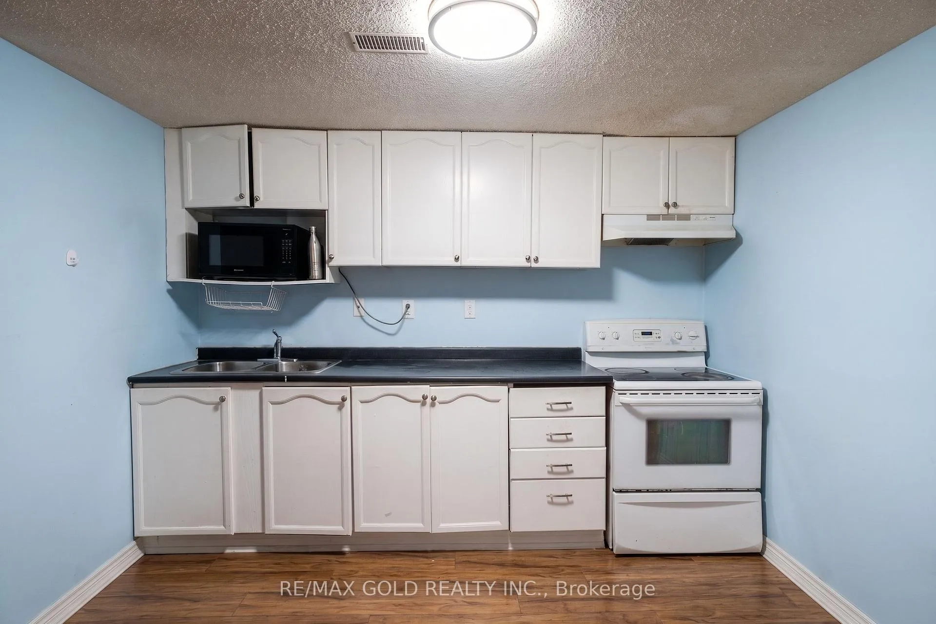 Photo 25 of 246 Edgehill Drive, Barrie, Letitia Heights — HOMEH