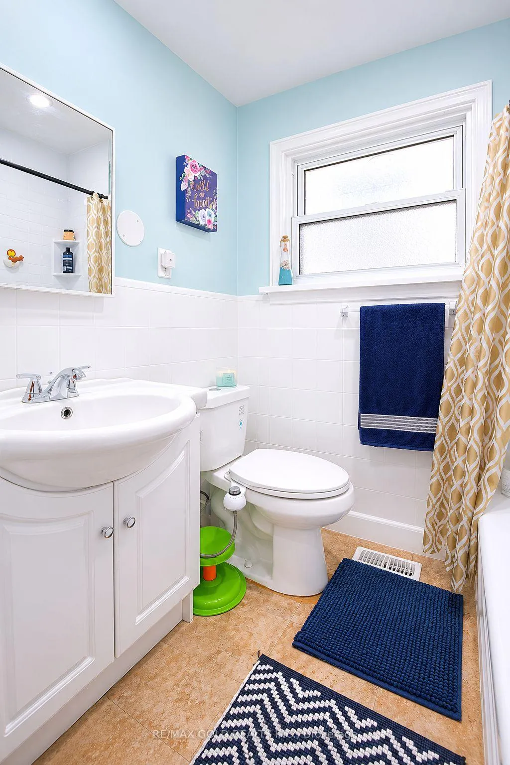 Photo 19 of 246 Edgehill Drive, Barrie, Letitia Heights — HOMEH