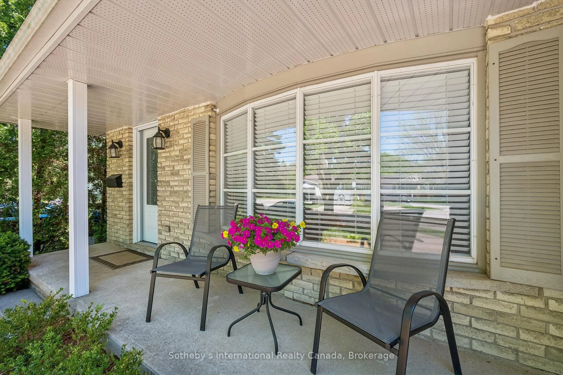 Photo 3 of 401 Midwood Crescent, Waterloo, Beechwood — HOMEH