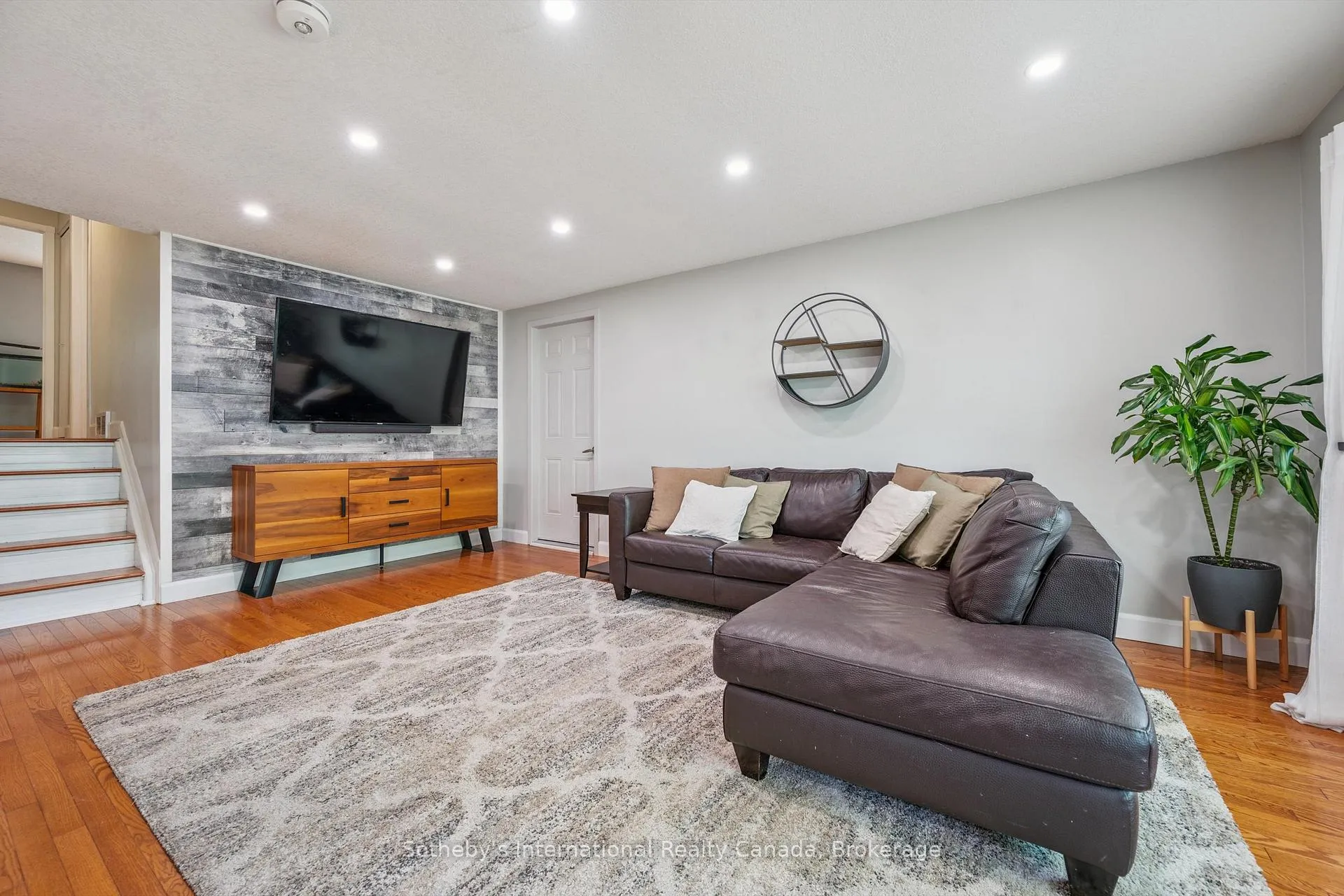 Photo 5 of 401 Midwood Crescent, Waterloo, Beechwood — HOMEH