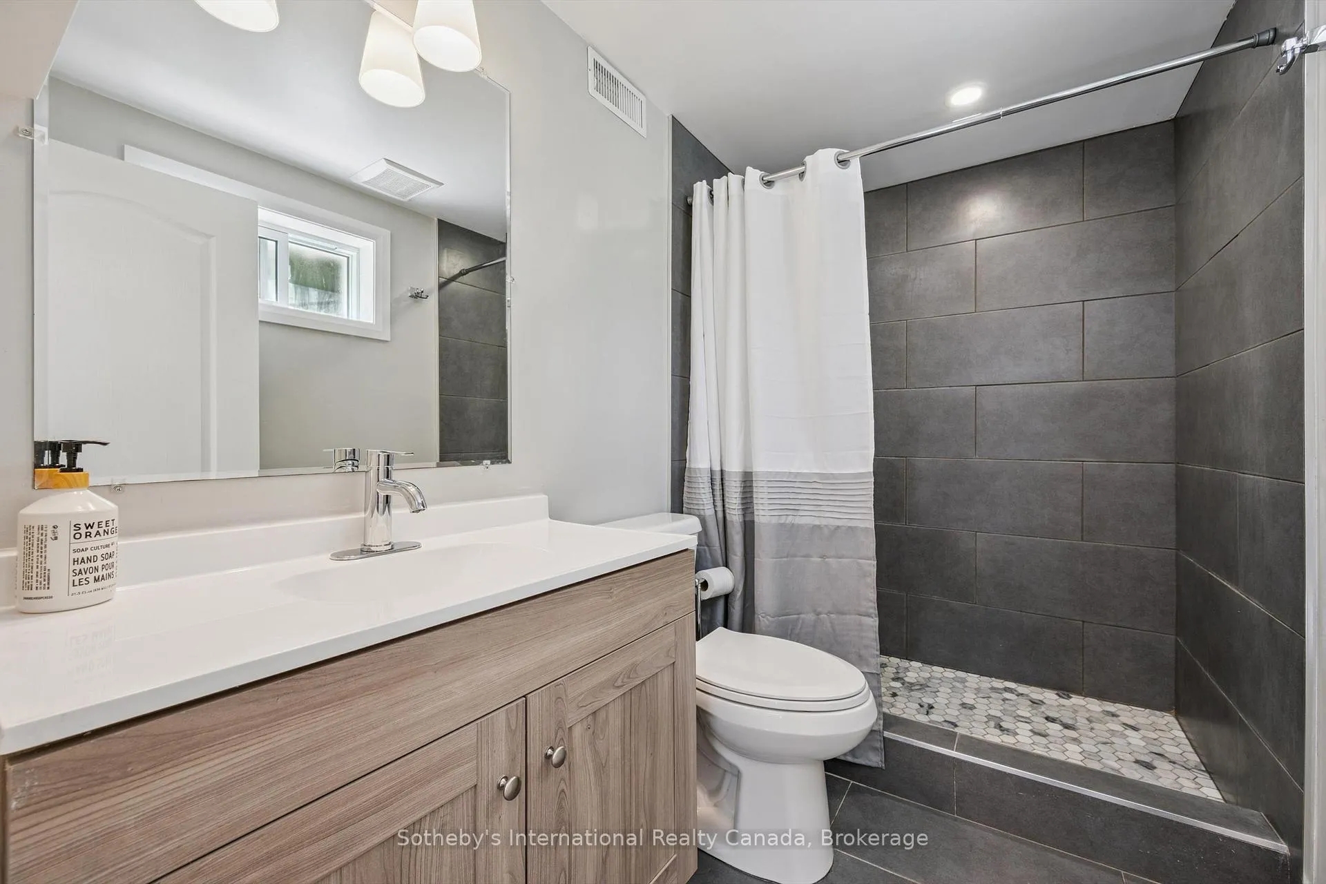 Photo 16 of 401 Midwood Crescent, Waterloo, Beechwood — HOMEH