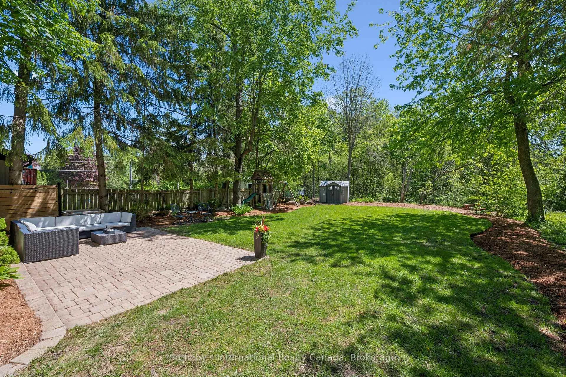 Photo 17 of 401 Midwood Crescent, Waterloo, Beechwood — HOMEH