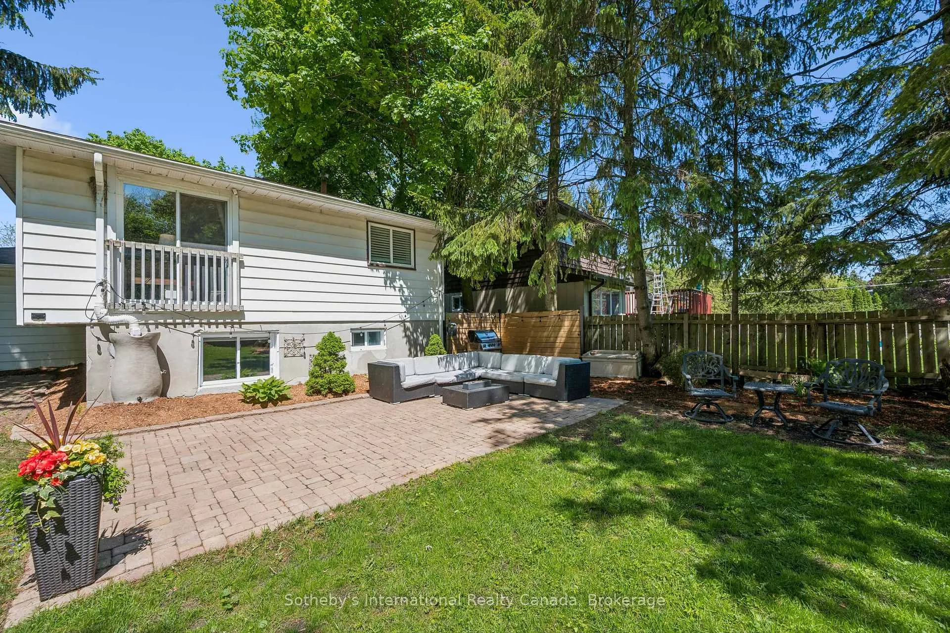 Photo 20 of 401 Midwood Crescent, Waterloo, Beechwood — HOMEH