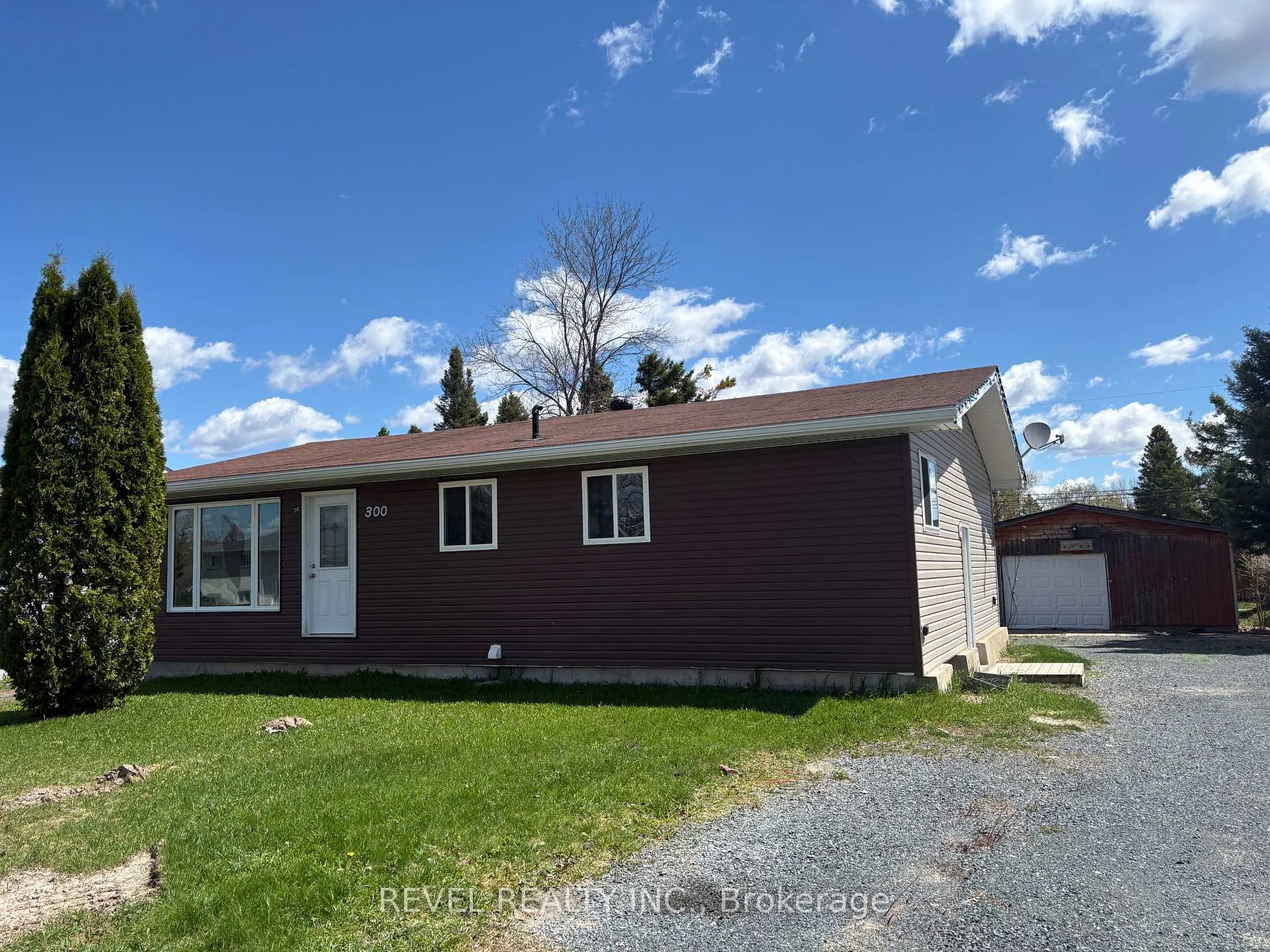 Photo 1 of 300 Fifteenth Avenue, Cochrane — HOMEH