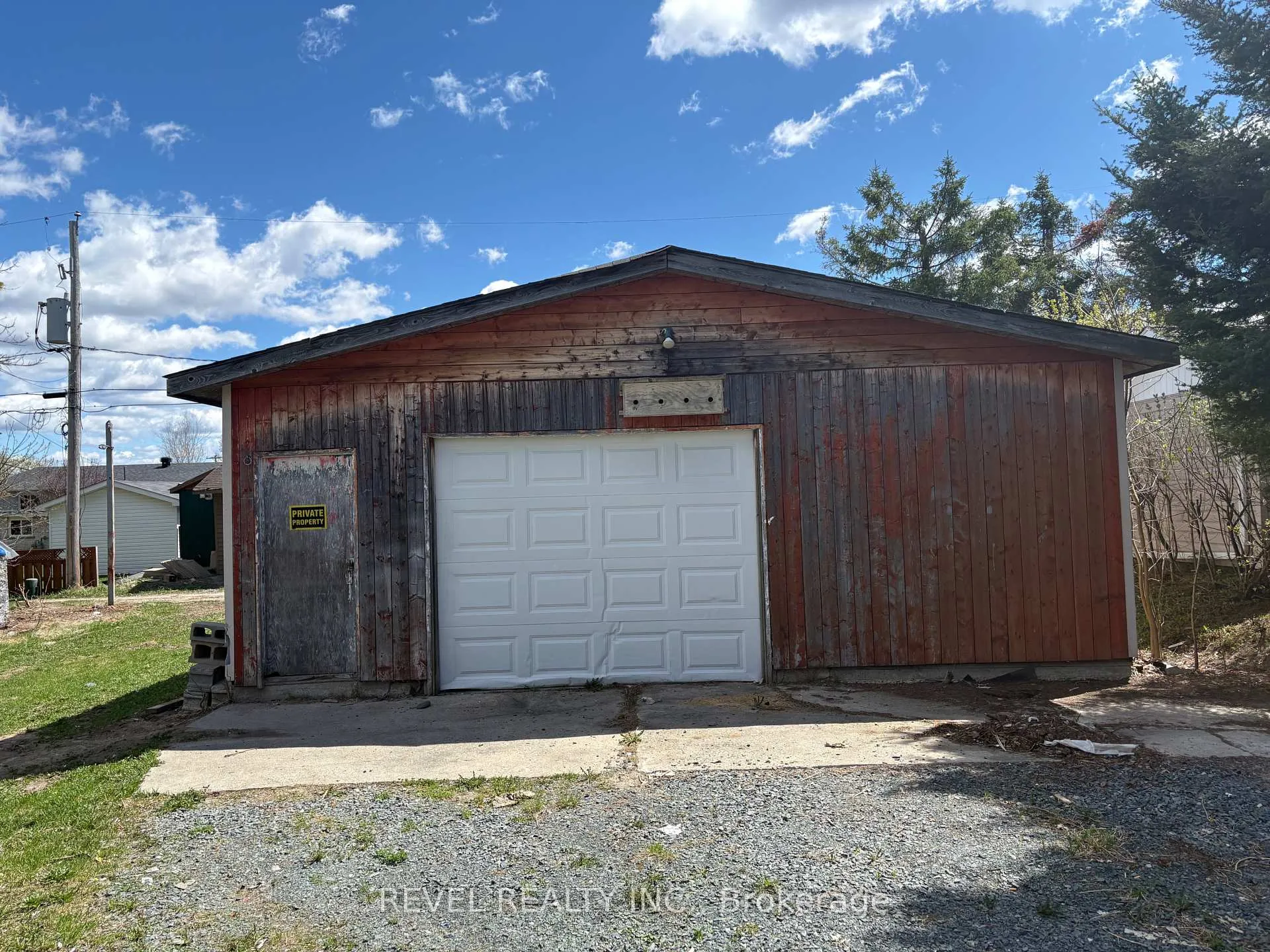 Photo 4 of 300 Fifteenth Avenue, Cochrane — HOMEH