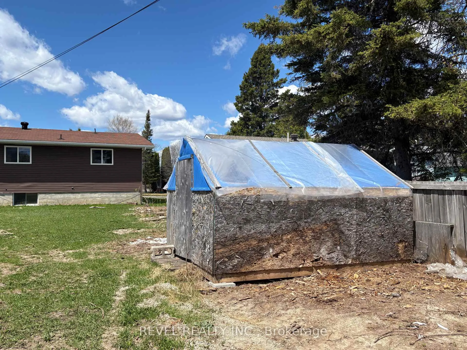 Photo 7 of 300 Fifteenth Avenue, Cochrane — HOMEH