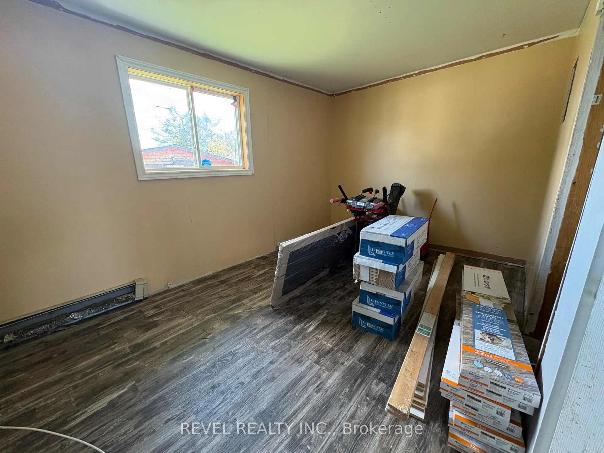 Photo 12 of 300 Fifteenth Avenue, Cochrane — HOMEH