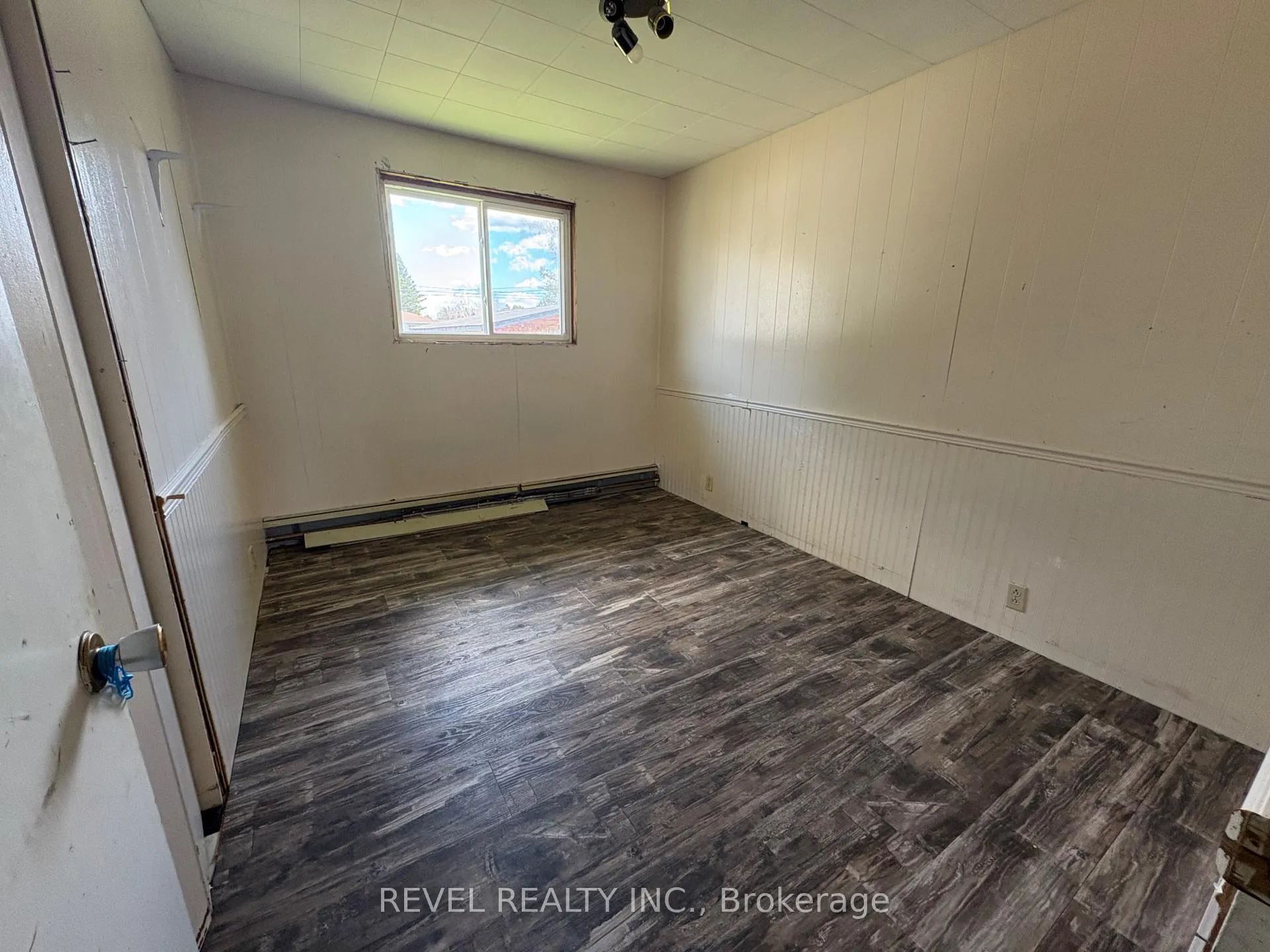 Photo 15 of 300 Fifteenth Avenue, Cochrane — HOMEH