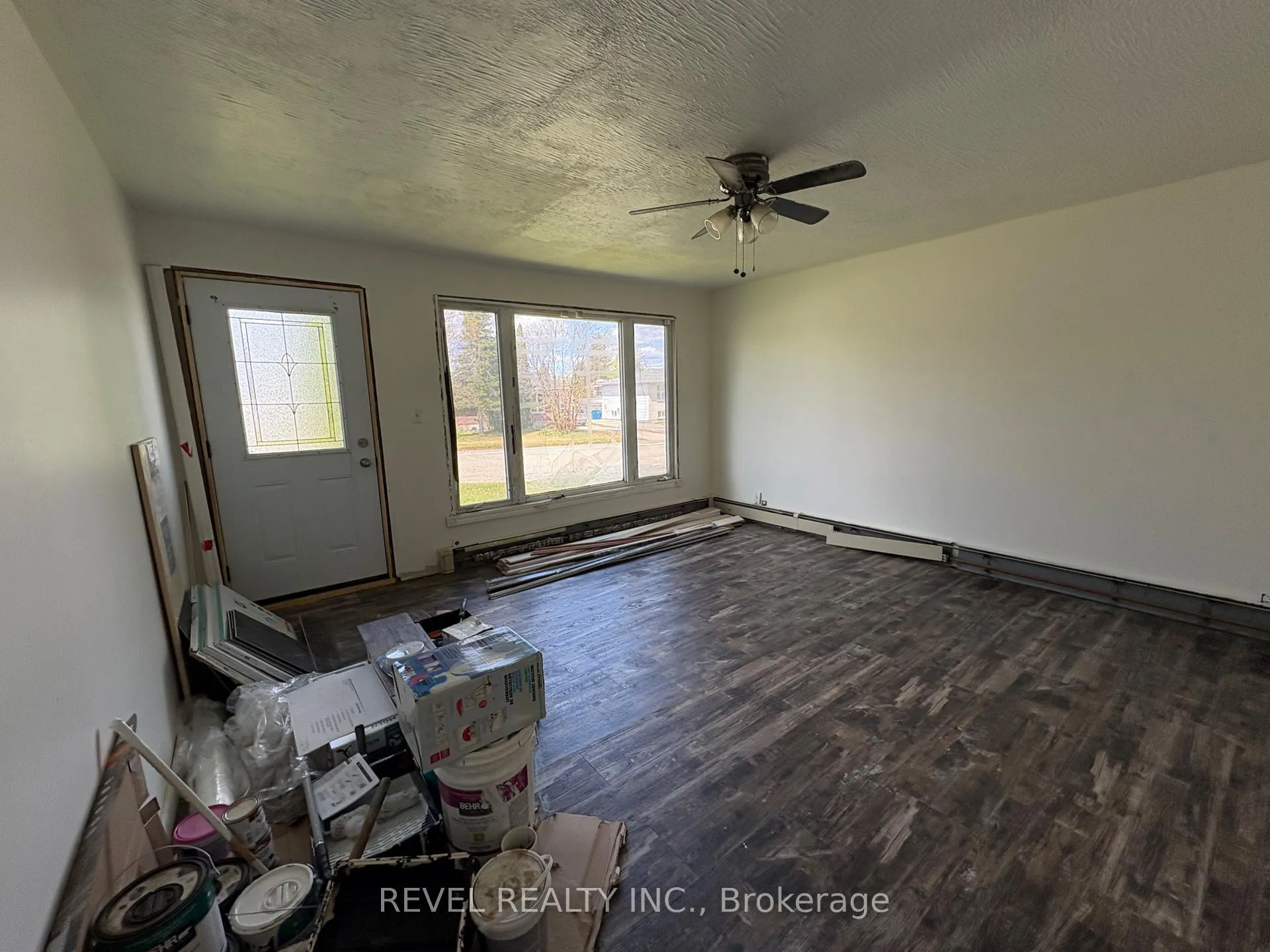 Photo 18 of 300 Fifteenth Avenue, Cochrane — HOMEH