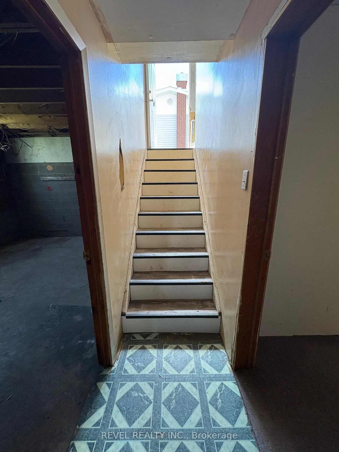 Photo 21 of 300 Fifteenth Avenue, Cochrane — HOMEH