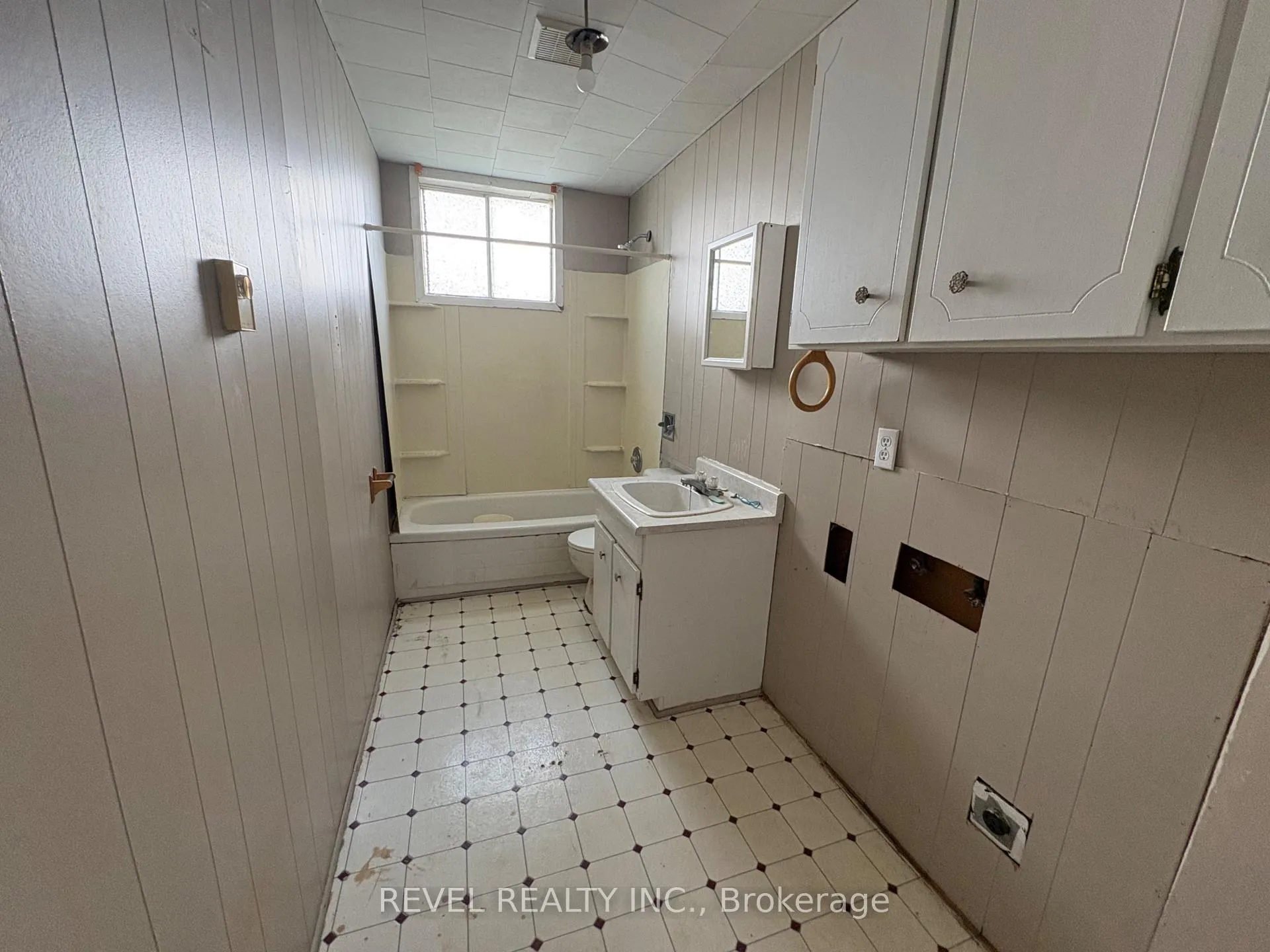 Photo 23 of 300 Fifteenth Avenue, Cochrane — HOMEH