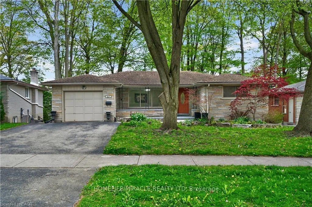 Photo 2 of 217 Pinegrove Crescent, Waterloo, Lakeshore Village — HOMEH