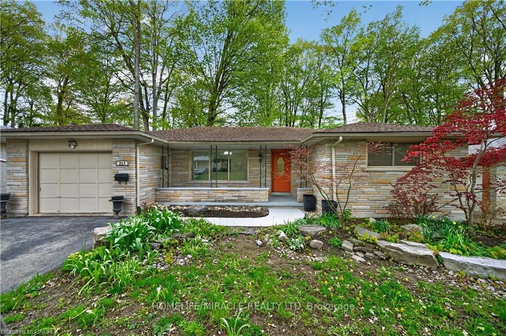 Photo 3 of 217 Pinegrove Crescent, Waterloo, Lakeshore Village — HOMEH