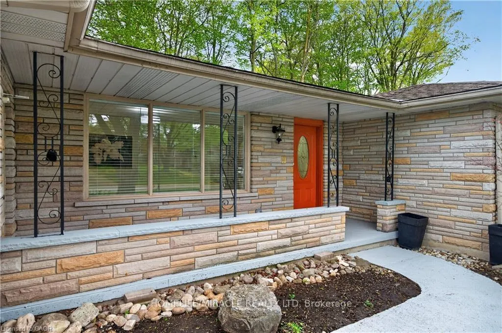 Photo 4 of 217 Pinegrove Crescent, Waterloo, Lakeshore Village — HOMEH