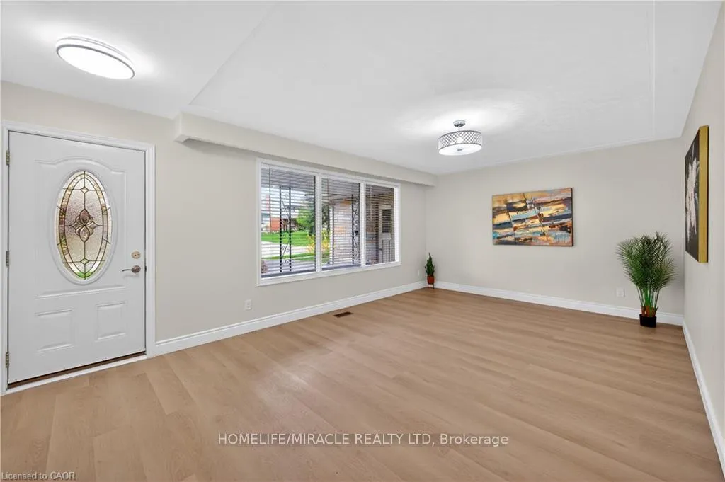 Photo 7 of 217 Pinegrove Crescent, Waterloo, Lakeshore Village — HOMEH