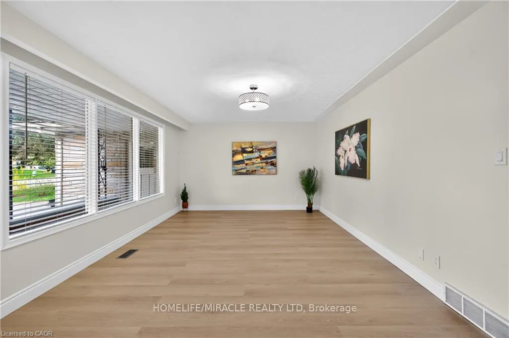 Photo 8 of 217 Pinegrove Crescent, Waterloo, Lakeshore Village — HOMEH