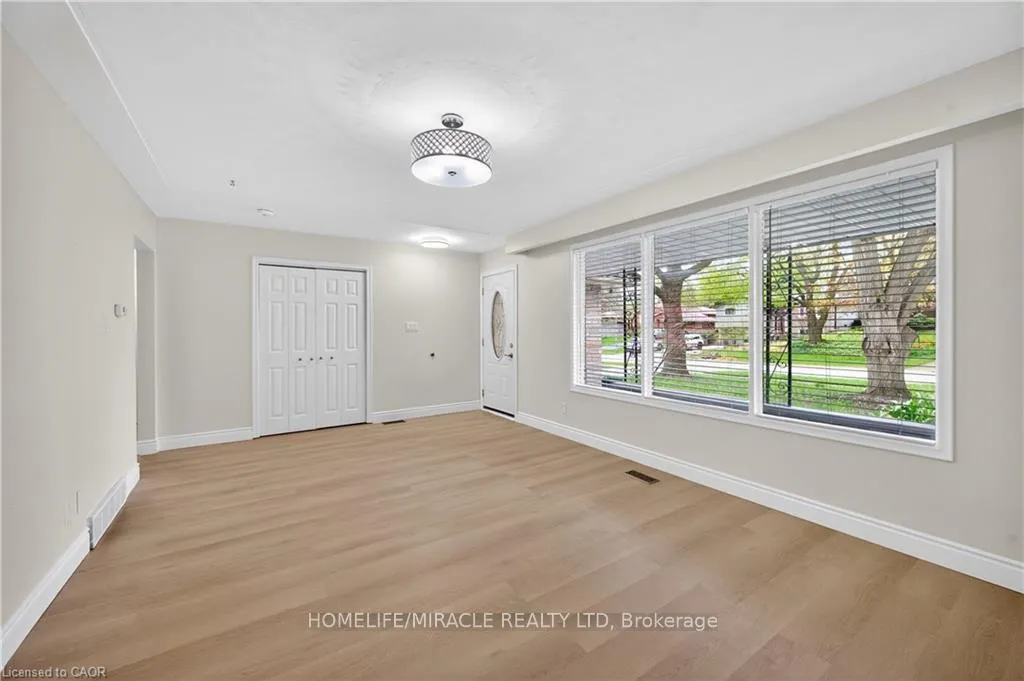 Photo 9 of 217 Pinegrove Crescent, Waterloo, Lakeshore Village — HOMEH