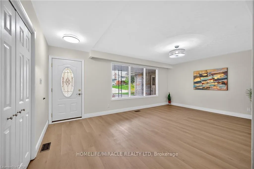 Photo 10 of 217 Pinegrove Crescent, Waterloo, Lakeshore Village — HOMEH