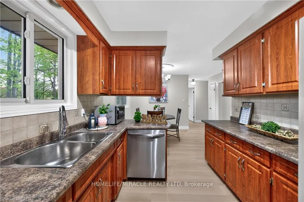 Photo 13 of 217 Pinegrove Crescent, Waterloo, Lakeshore Village — HOMEH