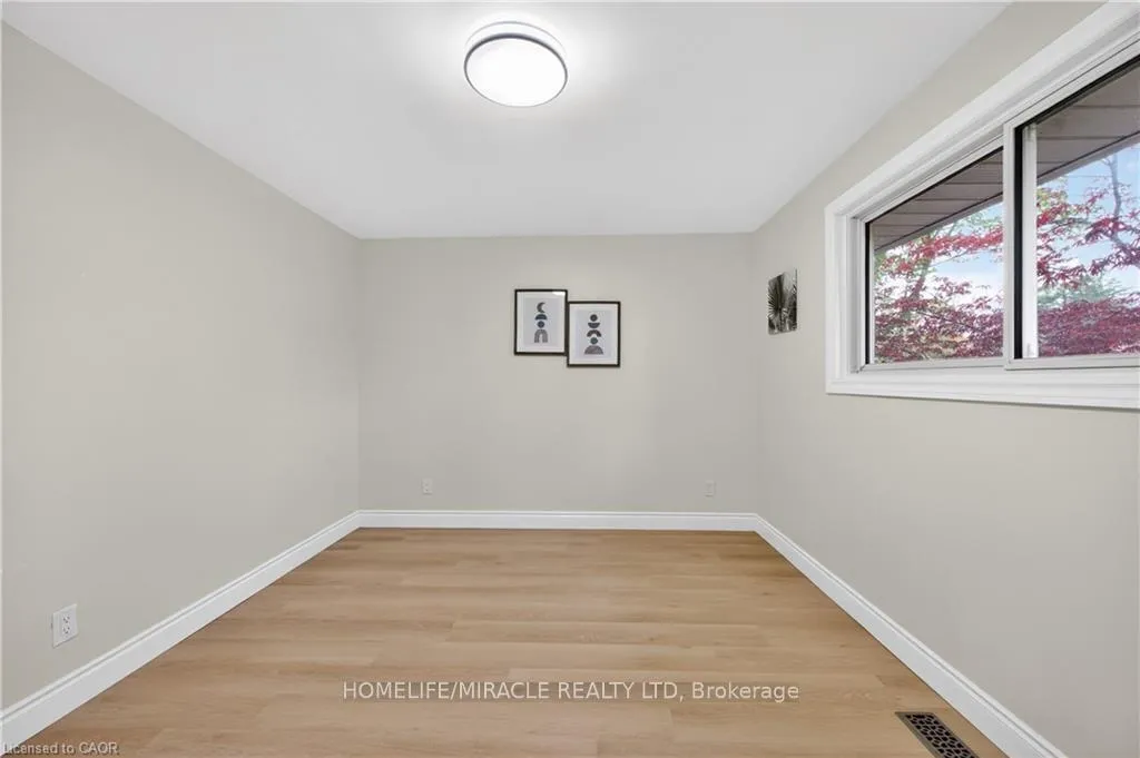 Photo 17 of 217 Pinegrove Crescent, Waterloo, Lakeshore Village — HOMEH