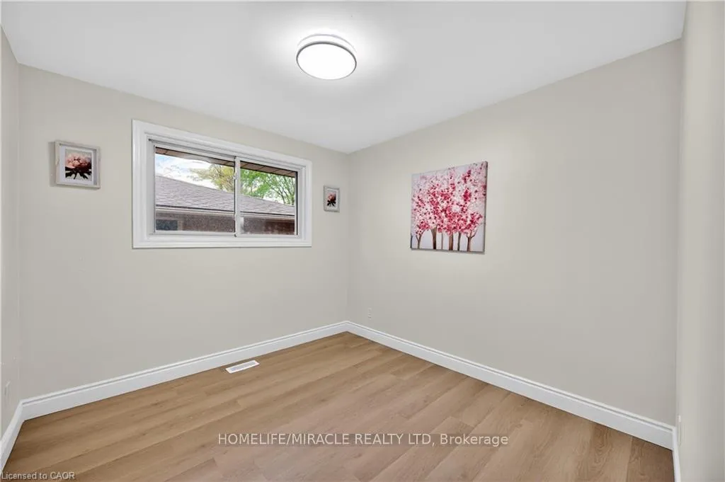 Photo 20 of 217 Pinegrove Crescent, Waterloo, Lakeshore Village — HOMEH