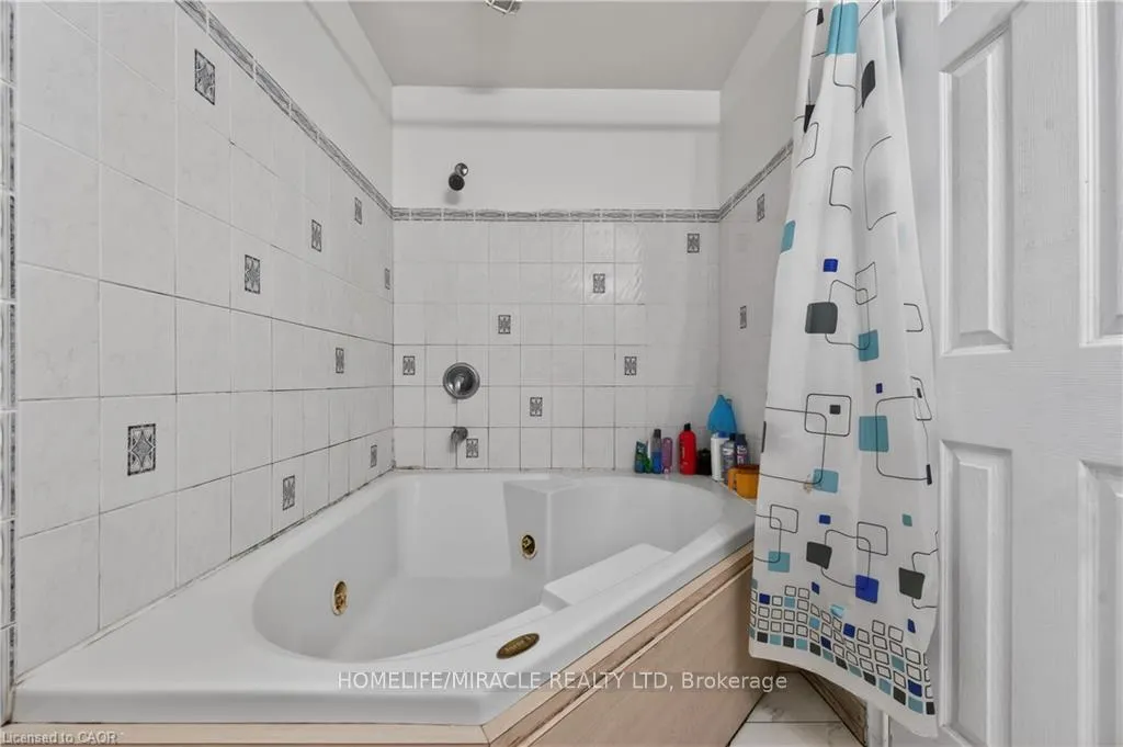 Photo 33 of 217 Pinegrove Crescent, Waterloo, Lakeshore Village — HOMEH