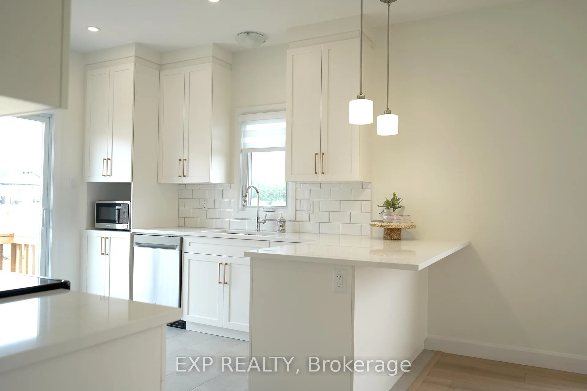 Photo 4 of 242 Queen Street, North Dundas, Chesterville — HOMEH
