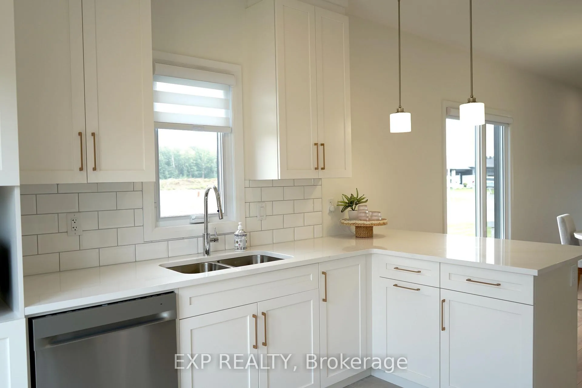 Photo 5 of 242 Queen Street, North Dundas, Chesterville — HOMEH