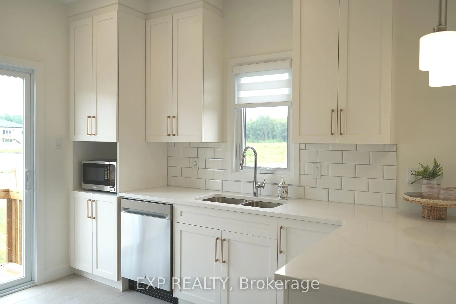 Photo 6 of 242 Queen Street, North Dundas, Chesterville — HOMEH