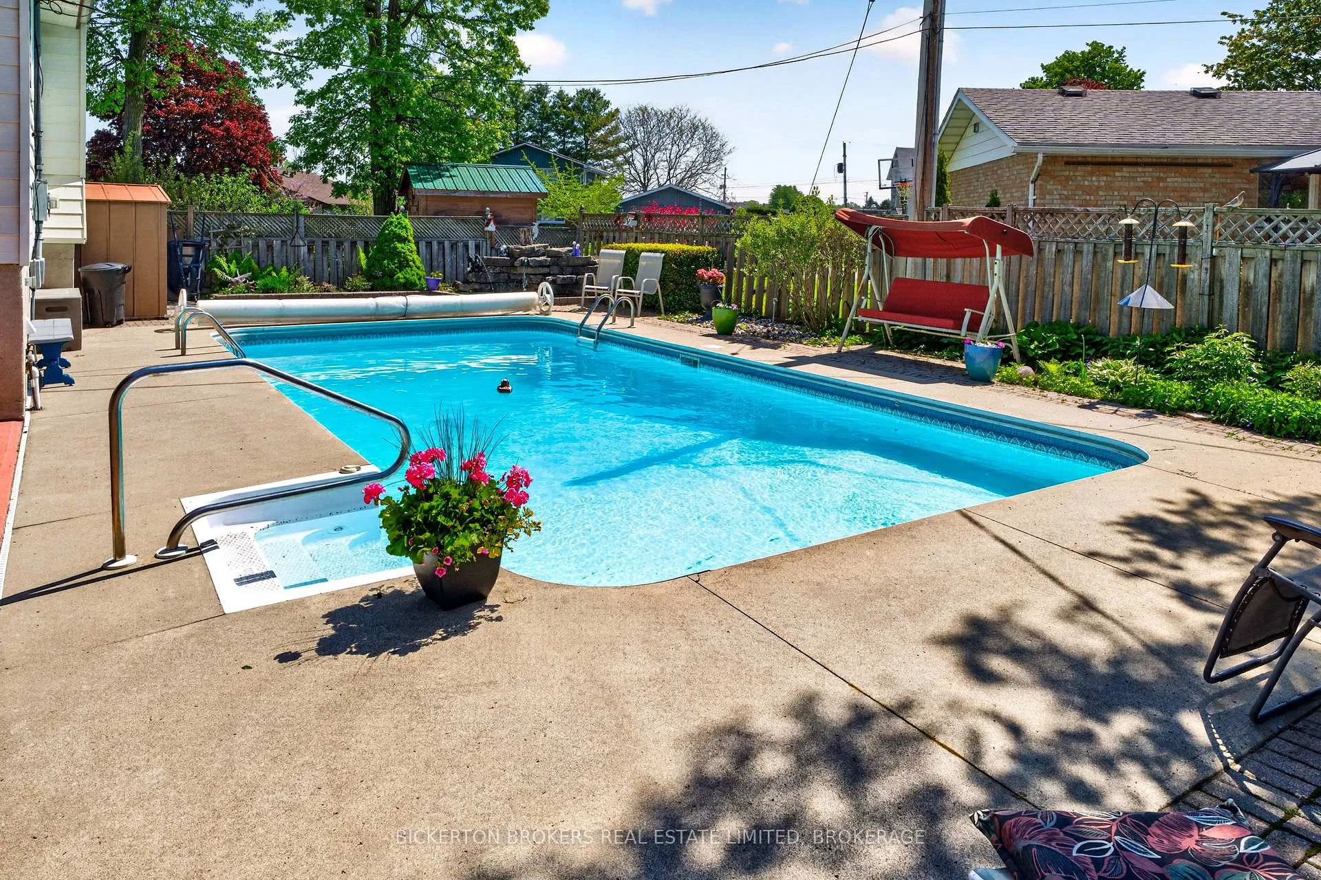 Photo 3 of 525 Pine Street E, Gananoque — HOMEH