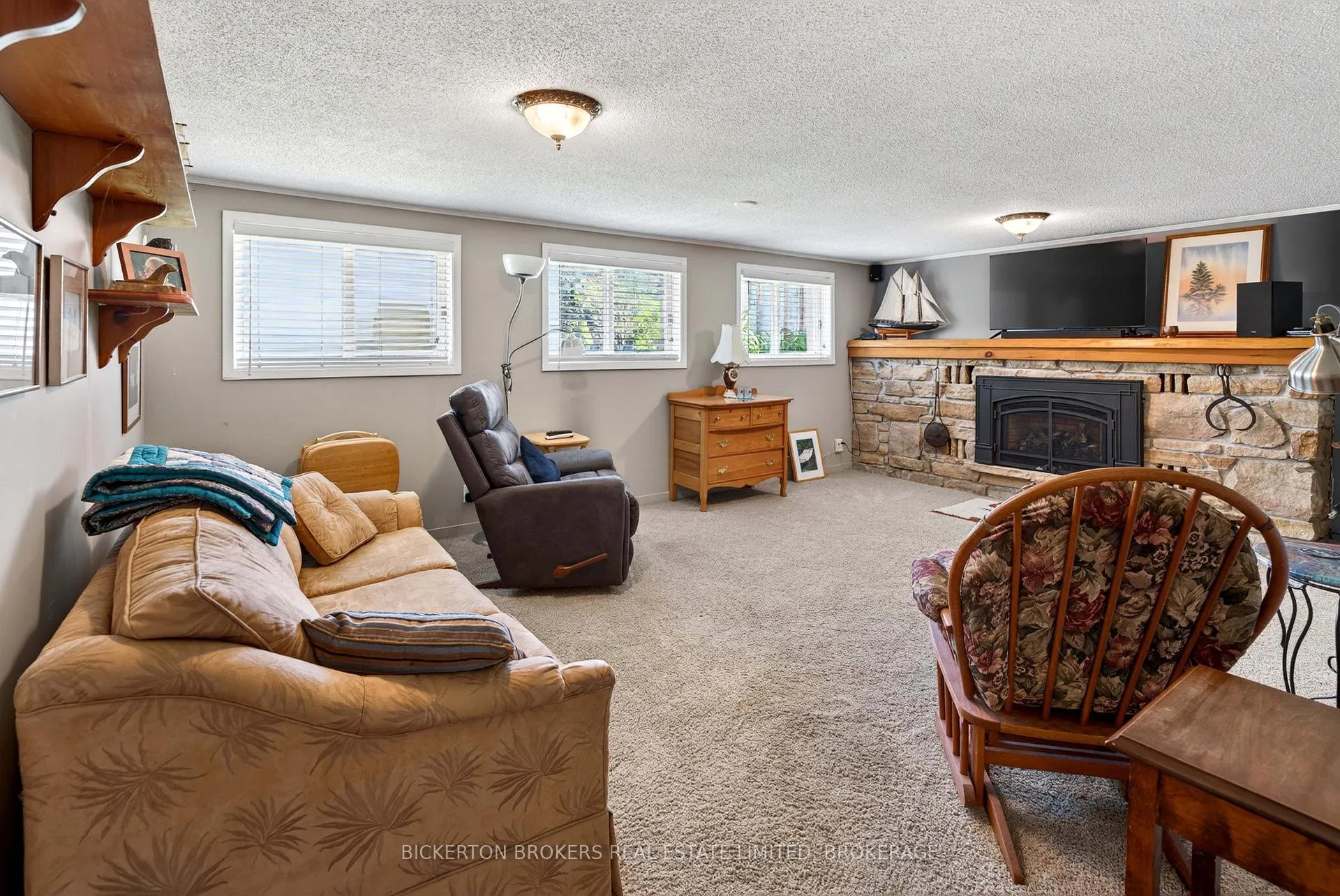 Photo 6 of 525 Pine Street E, Gananoque — HOMEH